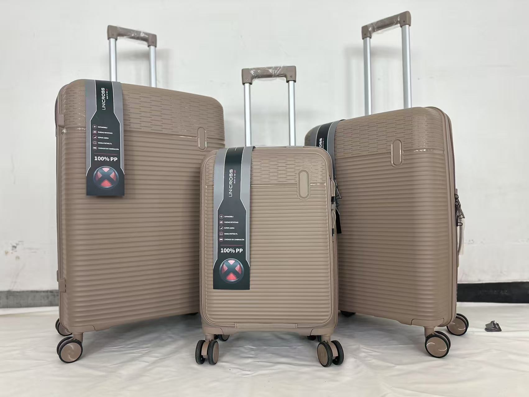 classy travel suitcase set